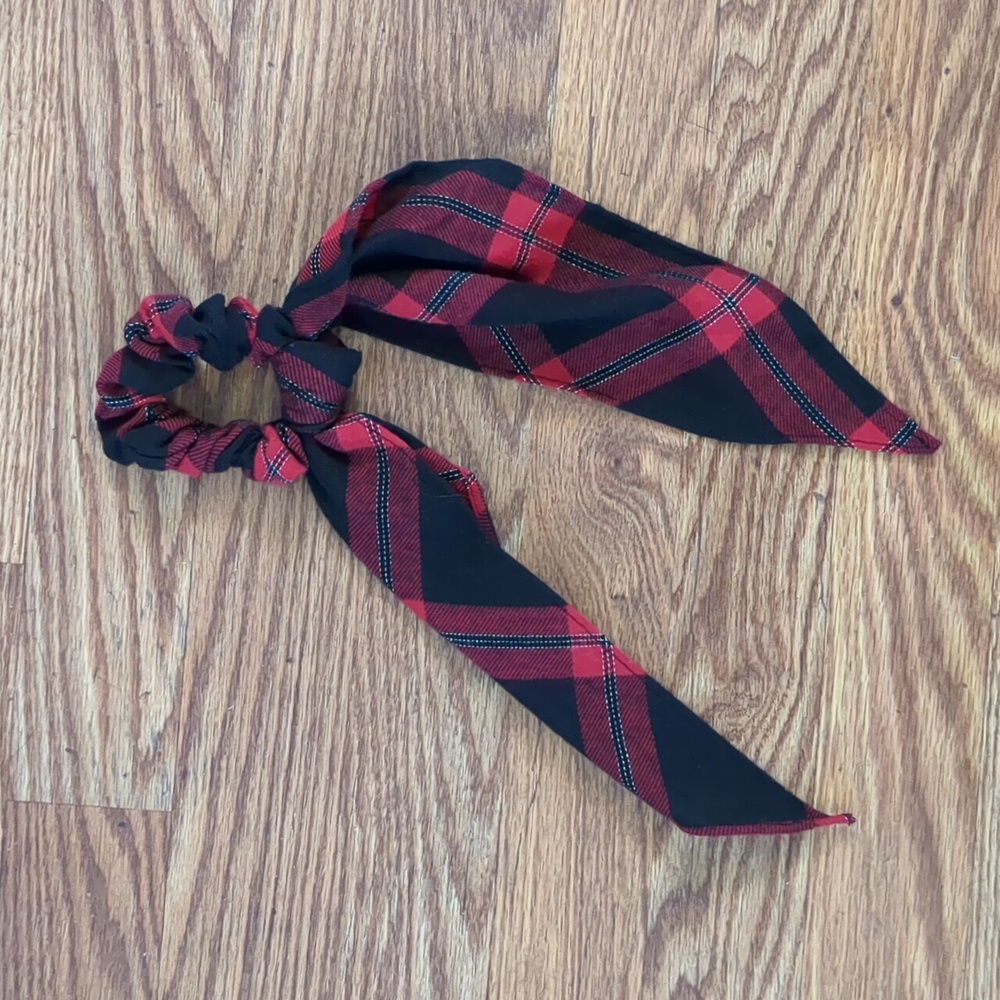 American Eagle scrunchie
